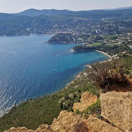 Aux Portes De Cassis 3*